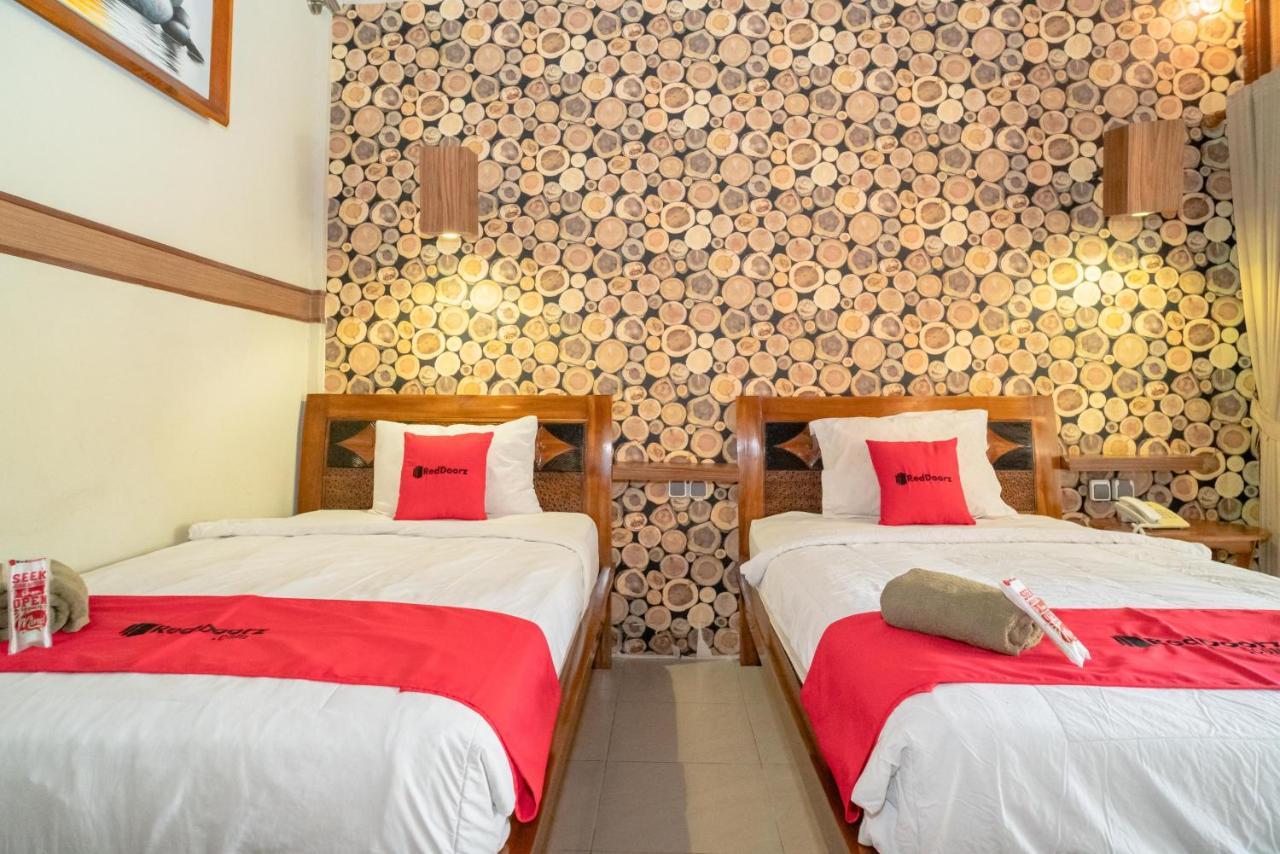 Reddoorz Plus @ Raya Senggigi Lombok Exterior photo