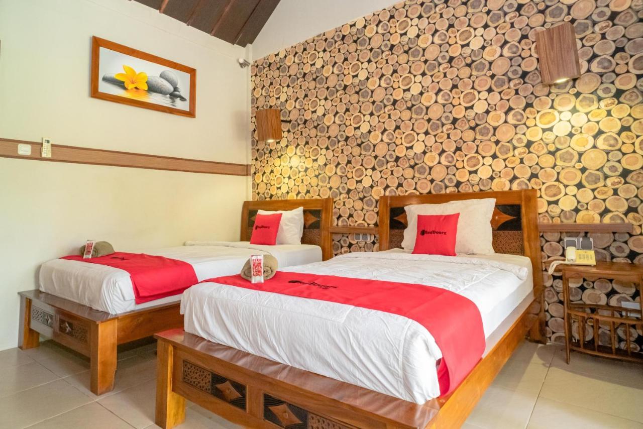 Reddoorz Plus @ Raya Senggigi Lombok Exterior photo