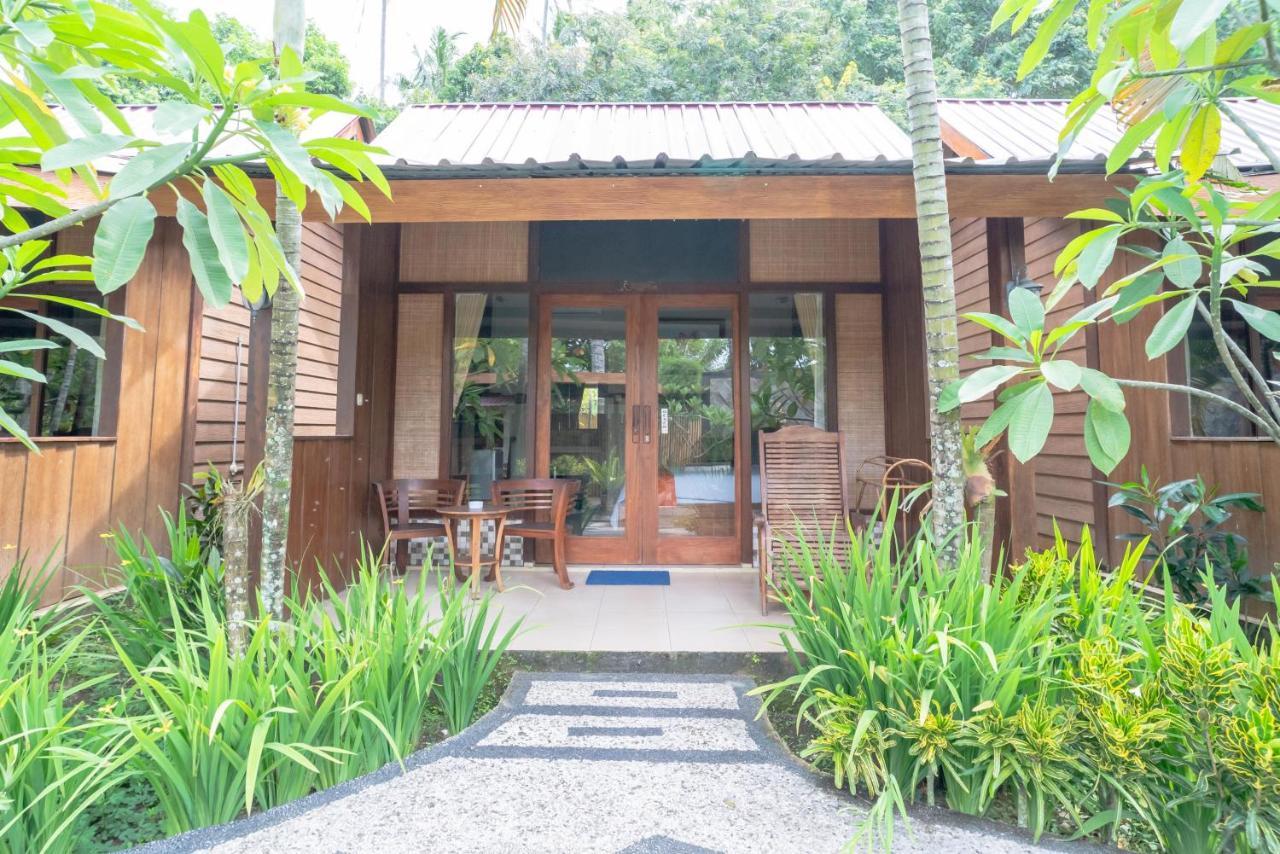 Reddoorz Plus @ Raya Senggigi Lombok Exterior photo