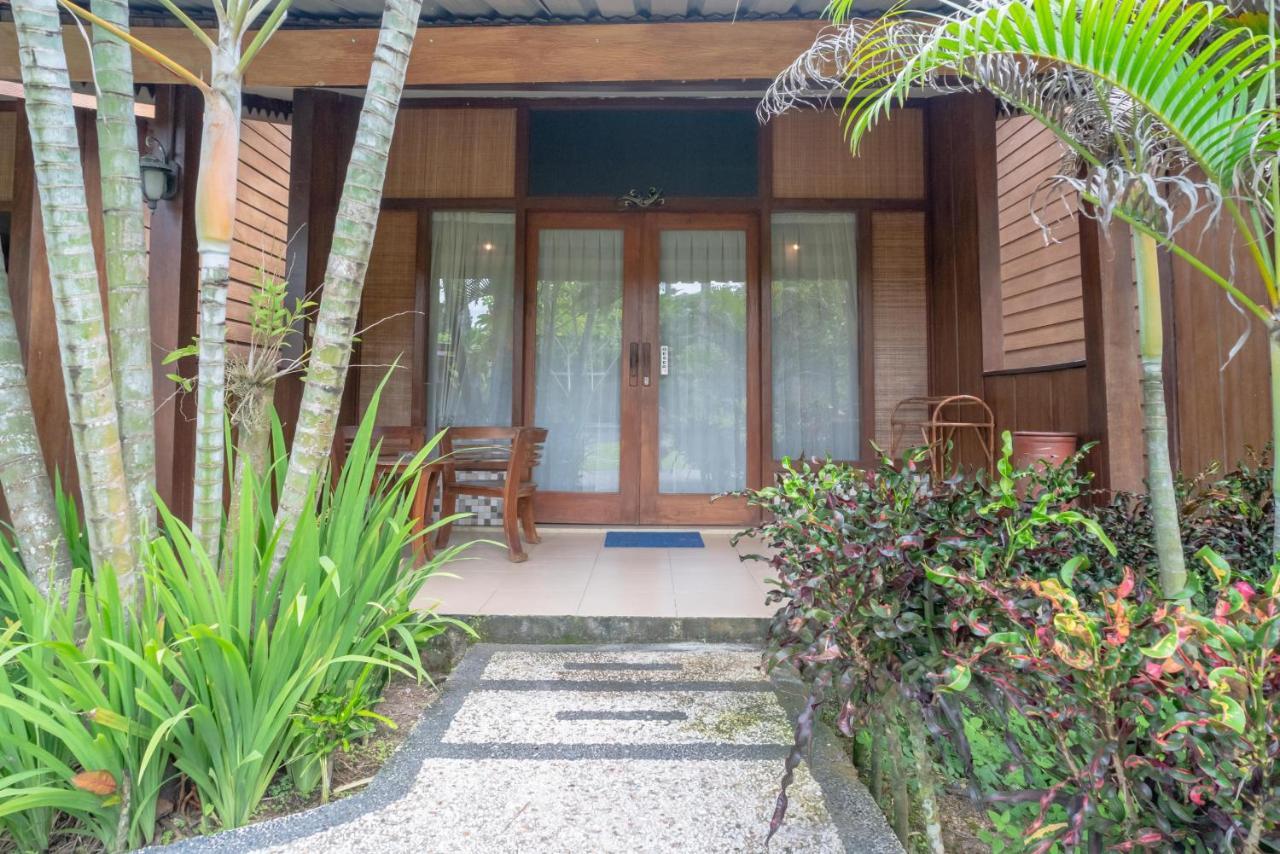 Reddoorz Plus @ Raya Senggigi Lombok Exterior photo