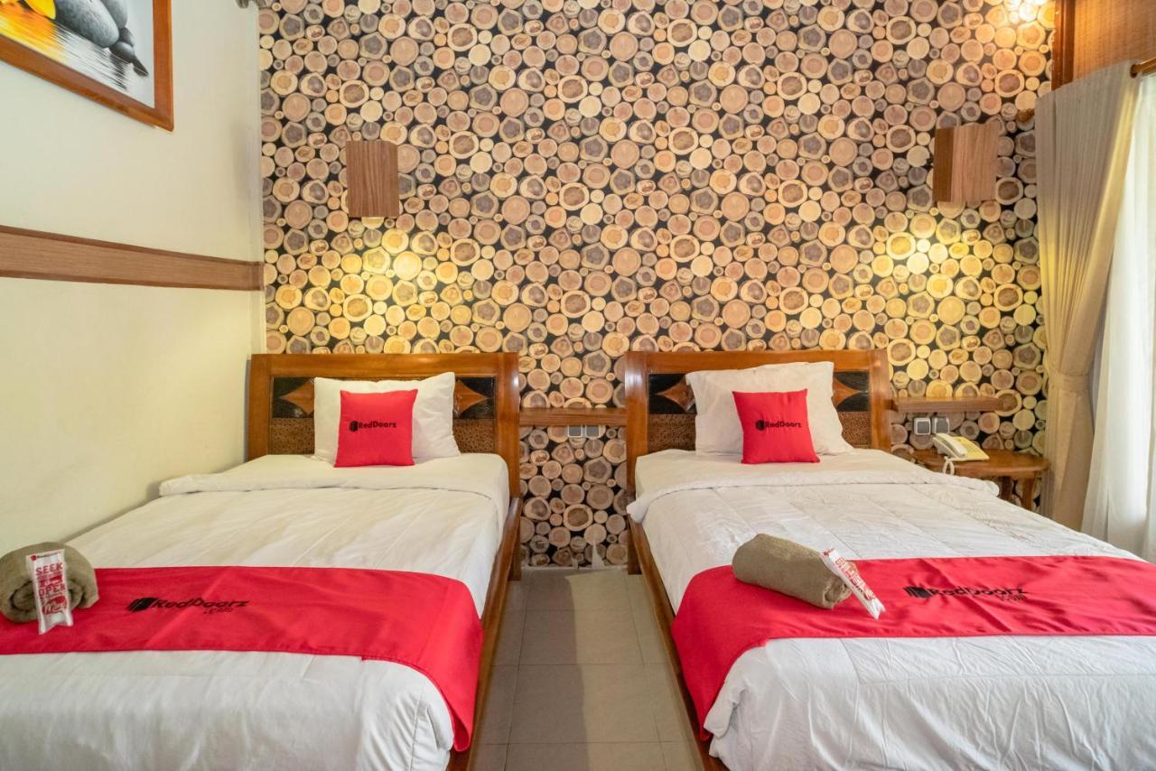 Reddoorz Plus @ Raya Senggigi Lombok Exterior photo