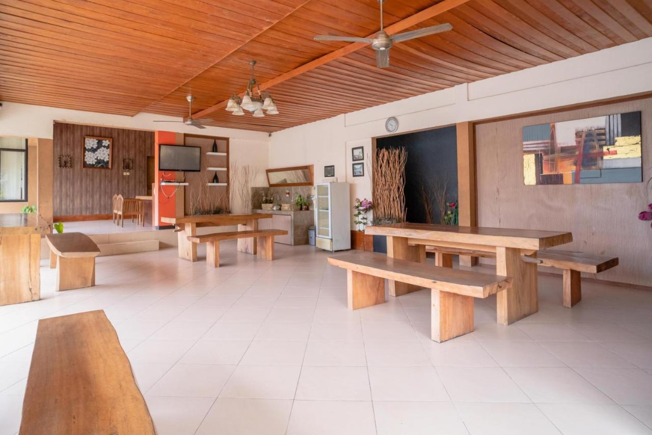 Reddoorz Plus @ Raya Senggigi Lombok Exterior photo