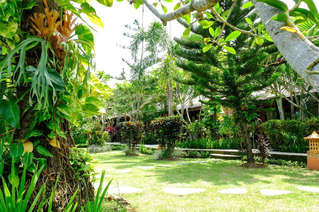 Reddoorz Plus @ Raya Senggigi Lombok Exterior photo