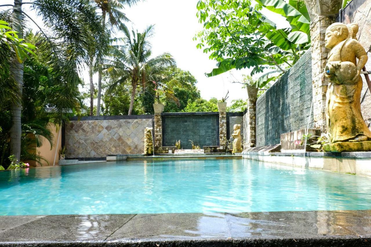 Reddoorz Plus @ Raya Senggigi Lombok Exterior photo