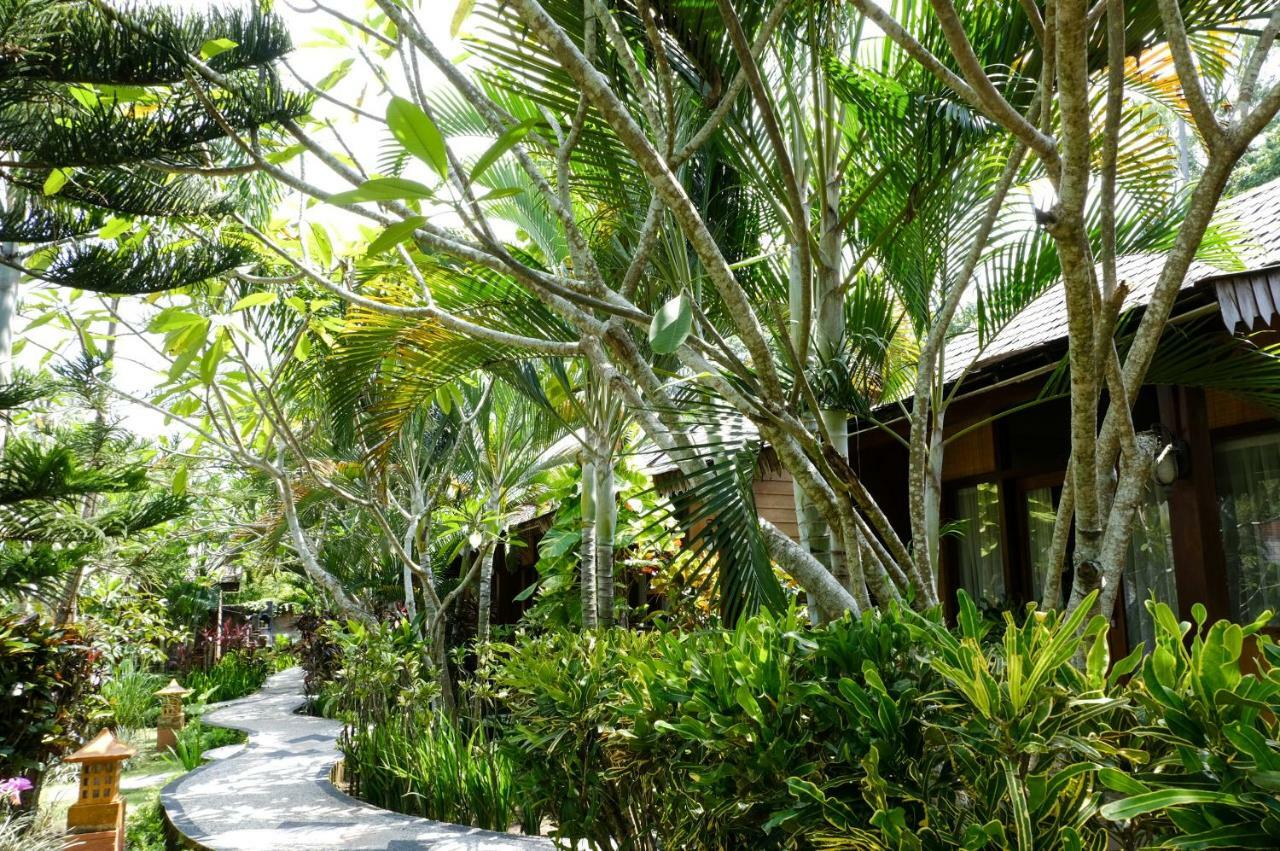 Reddoorz Plus @ Raya Senggigi Lombok Exterior photo