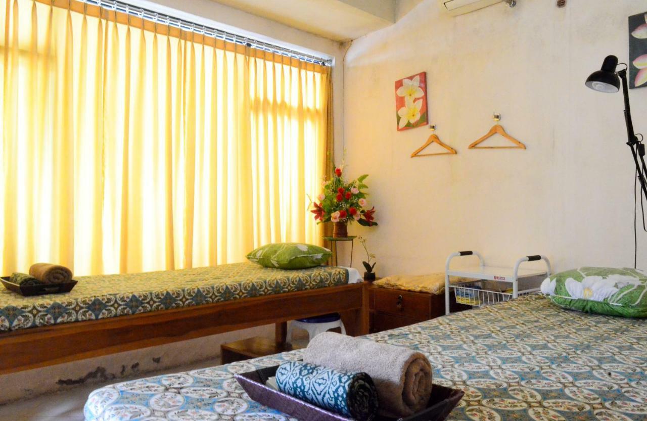 Reddoorz Plus @ Raya Senggigi Lombok Exterior photo